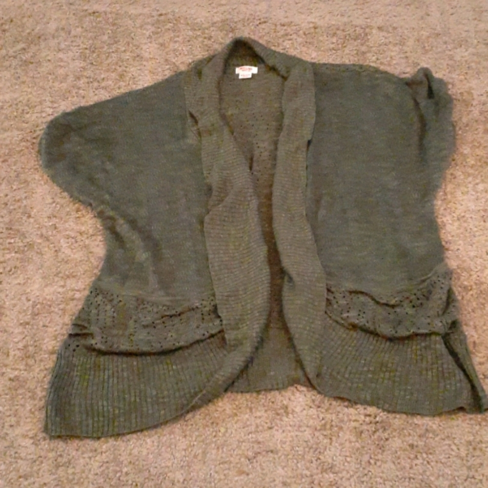 Short sleeve sweater